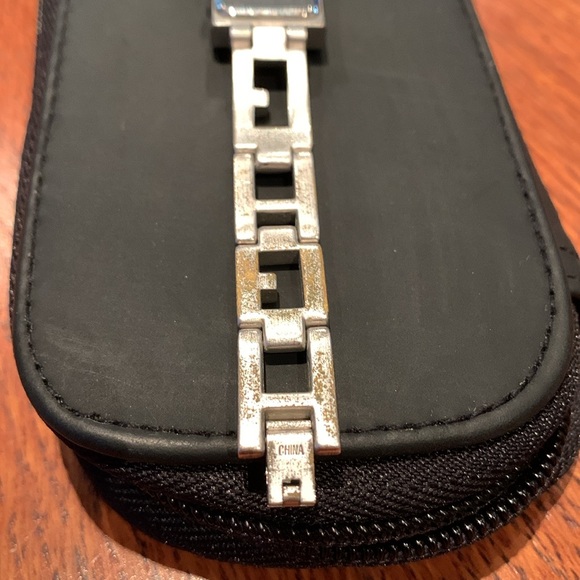 Guess “Ice” Bracelet Watch - Picture 6 of 12